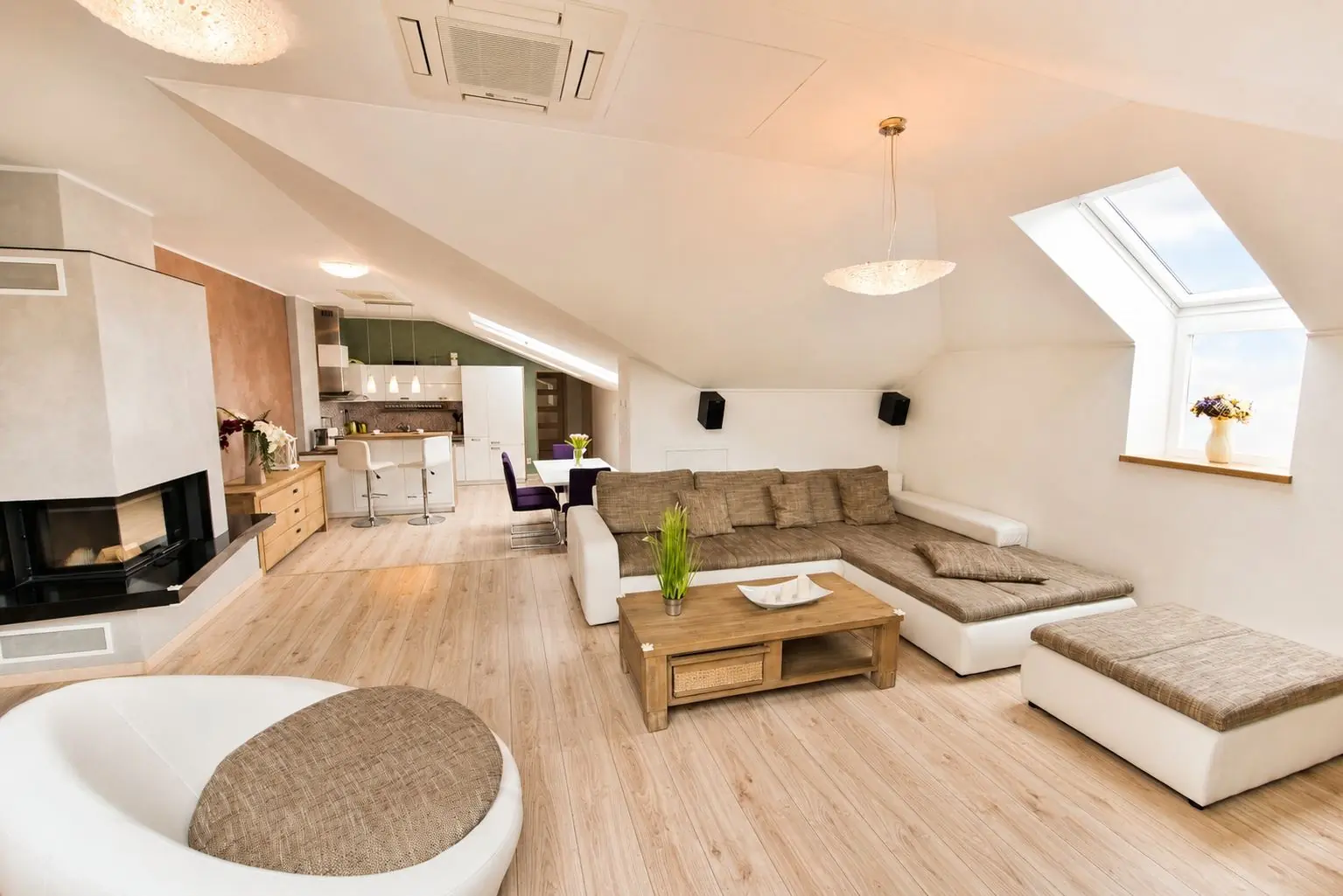 Spacious apartment with fireplace and open-plan kitchen in Košice